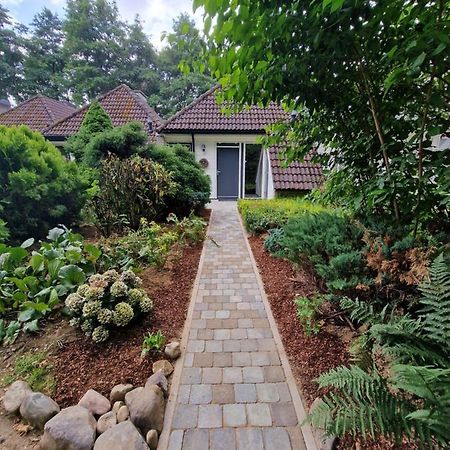 Ervaar Vredige Rust In Deze Charmante Knusse Bungalow Posterholt Exterior photo